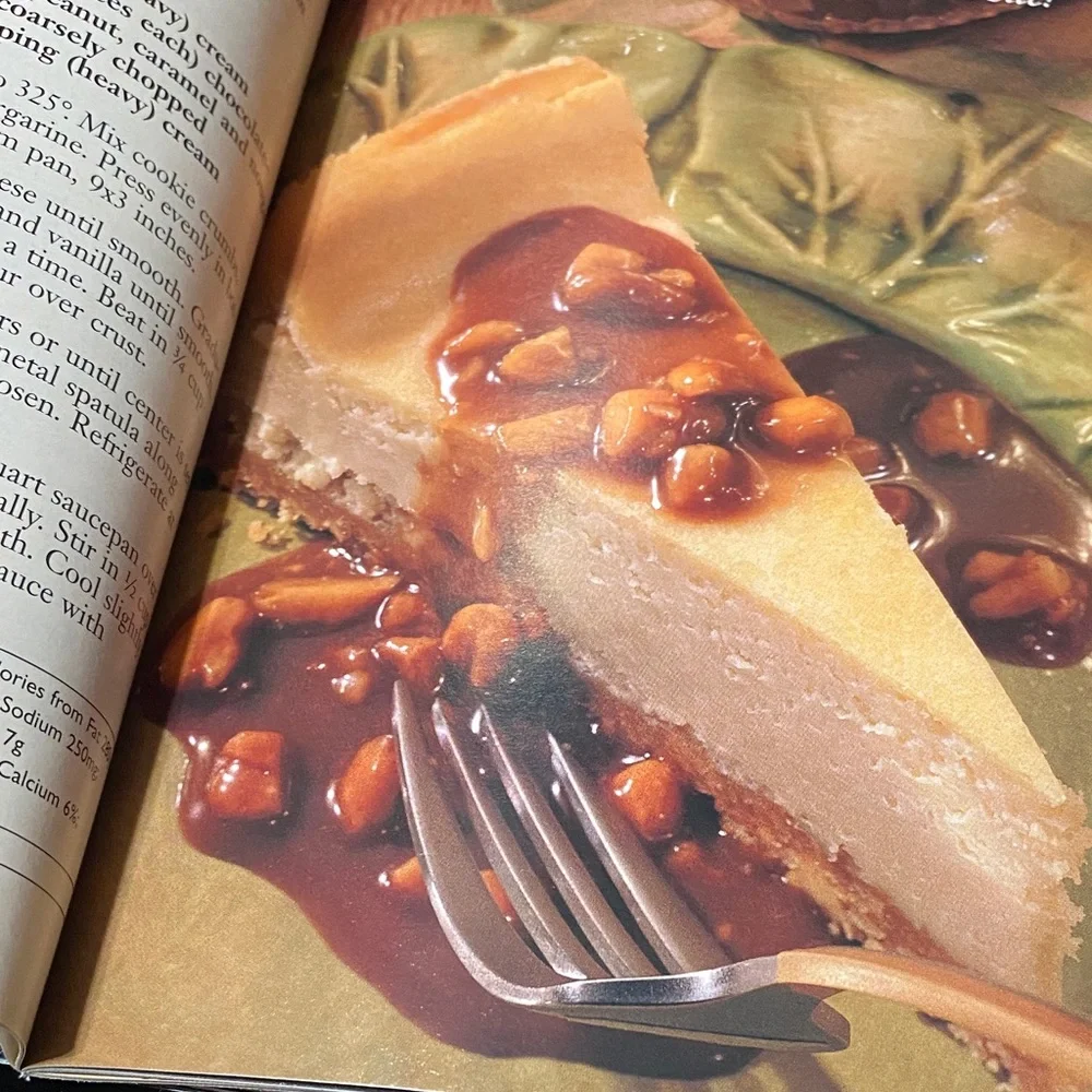 Betty Crocker Festive holiday cookbook magazine Recipe Collection